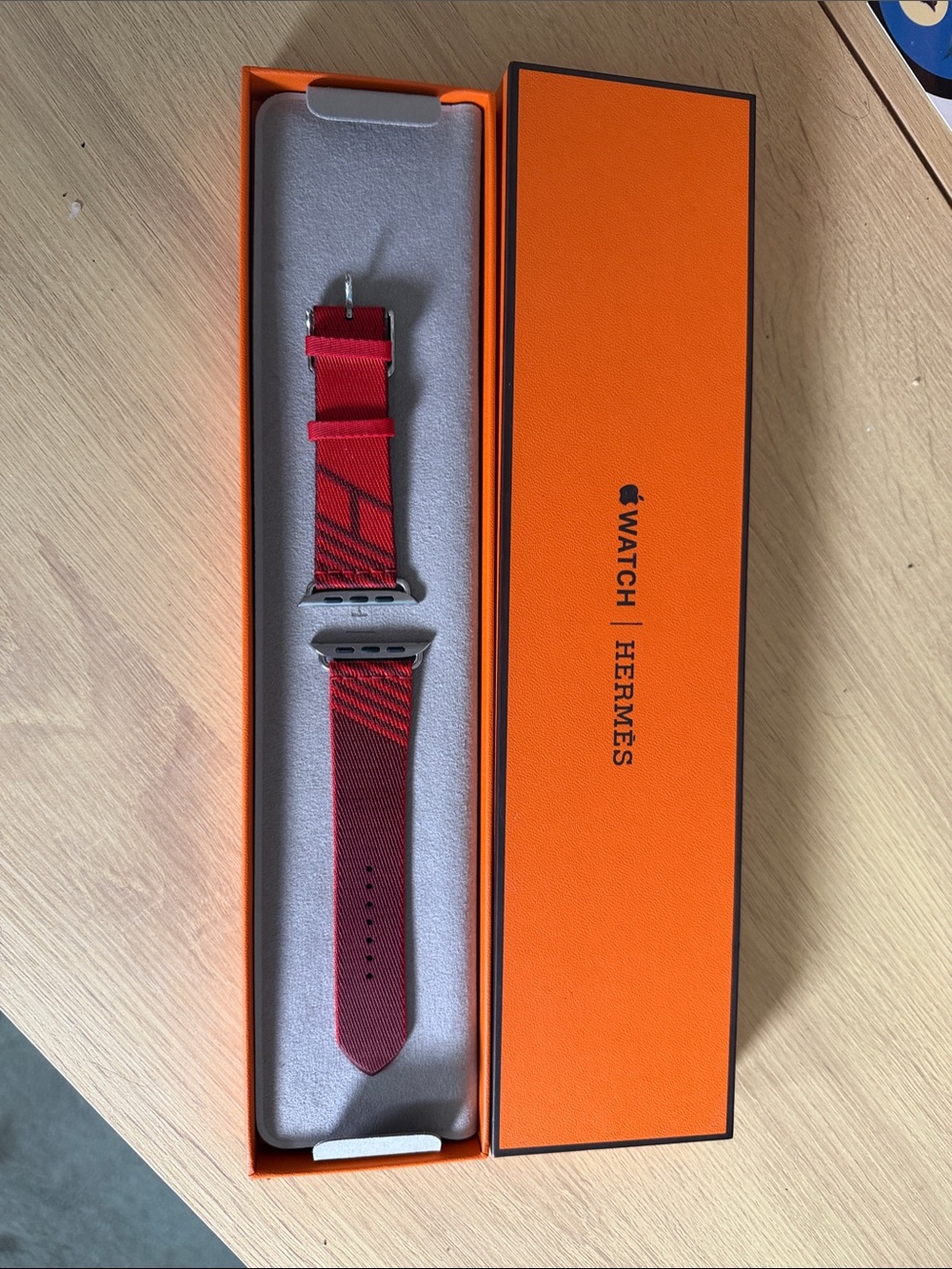 Hermes Rouge de Cœur/Rouge H Jumping single tour 44mm Nylon Watch Band & Box